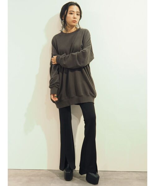 EVRIS（エヴリス）の「SUNNYピグメントオーバーサイズプルオーバー（スウェット・レディース・ブラック/ベージュ/パープル/グリーン/ボルドー・FREE）」の6枚目の写真