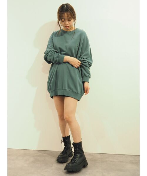 EVRIS（エヴリス）の「SUNNYピグメントオーバーサイズプルオーバー（スウェット・レディース・ブラック/ベージュ/パープル/グリーン/ボルドー・FREE）」の8枚目の写真