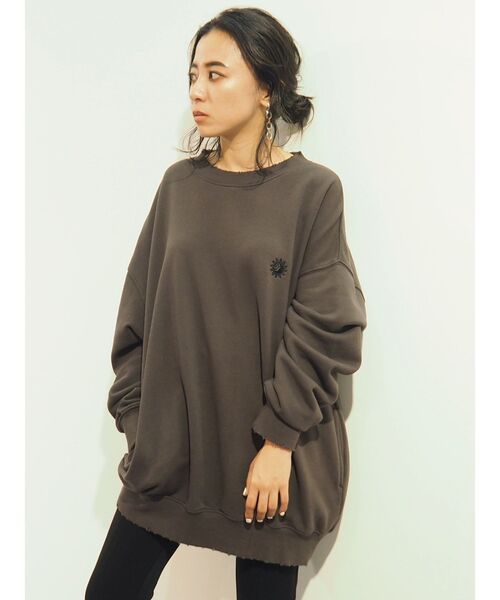 EVRIS（エヴリス）の「SUNNYピグメントオーバーサイズプルオーバー（スウェット・レディース・ブラック/ベージュ/パープル/グリーン/ボルドー・FREE）」の12枚目の写真