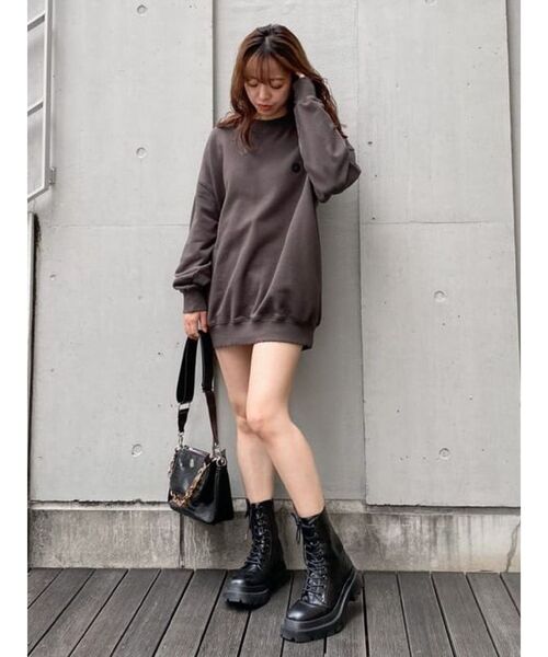 EVRIS（エヴリス）の「SUNNYピグメントオーバーサイズプルオーバー（スウェット・レディース・ブラック/ベージュ/パープル/グリーン/ボルドー・FREE）」の19枚目の写真