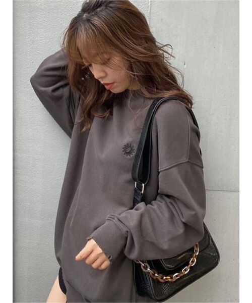 EVRIS（エヴリス）の「SUNNYピグメントオーバーサイズプルオーバー（スウェット・レディース・ブラック/ベージュ/パープル/グリーン/ボルドー・FREE）」の20枚目の写真