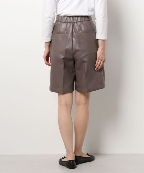 N.（N. Natural Beauty Basic）（エヌエヌナチュラルビューティーベーシック）の「◆フェイクレザーハーフパンツ（その他パンツ・レディース・ブラック/モカ・MEDIUM）」の11枚目の写真