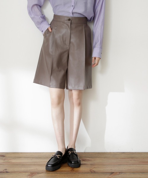 N.（N. Natural Beauty Basic）（エヌエヌナチュラルビューティーベーシック）の「◆フェイクレザーハーフパンツ（その他パンツ・レディース・ブラック/モカ・MEDIUM）」の6枚目の写真