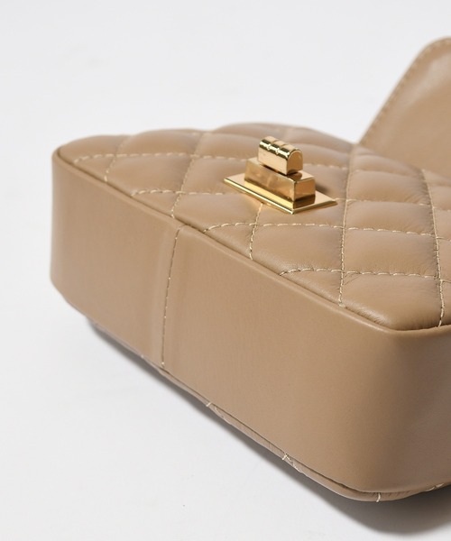 Johnbull Private labo（ジョンブルプライベートラボ）の「キルティングチェーンバッグ（ショルダーバッグ・レディース・ブラック/グリーン/ベージュ・FREE）」の15枚目の写真