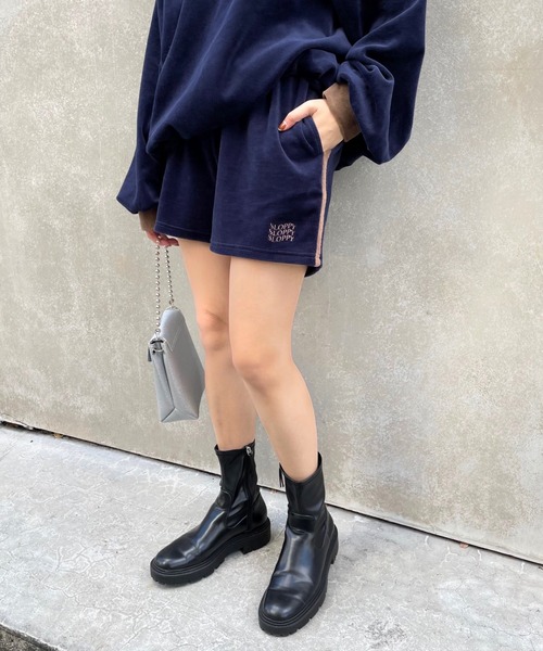 WHO'S WHO gallery(フーズフーギャラリー)の「【SLOPPY/スロッピー】ベロアショートパンツ(その他パンツ・レディース・ダークグリーン/ネイビー/ブラウン/グレー・FREE)」の4枚目の写真