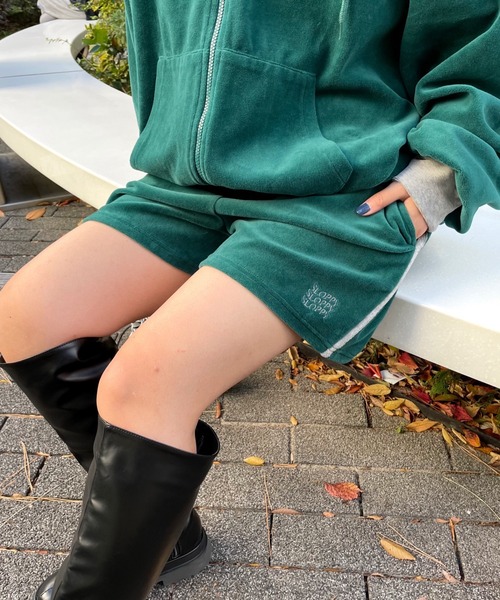 WHO'S WHO gallery(フーズフーギャラリー)の「【SLOPPY/スロッピー】ベロアショートパンツ(その他パンツ・レディース・ダークグリーン/ネイビー/ブラウン/グレー・FREE)」の3枚目の写真