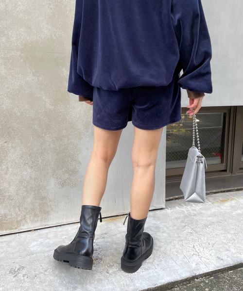 WHO'S WHO gallery(フーズフーギャラリー)の「【SLOPPY/スロッピー】ベロアショートパンツ(その他パンツ・レディース・ダークグリーン/ネイビー/ブラウン/グレー・FREE)」の5枚目の写真