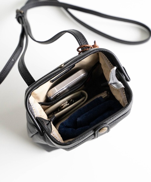 Atelier nuu（アトリエヌウ）の「Atelier nuu parcelダレスポシェット（ショルダーバッグ・レディース・ブラック/キャメル/チョコ・FREE）」の16枚目の写真