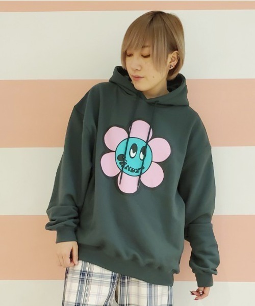 Candy Stripper(キャンディストリッパー)の「MY SUNNY CANDY SWEAT HOODIE(パーカー・レディース・ブラック/パープル/グリーン/アイボリー・2)」の4枚目の写真