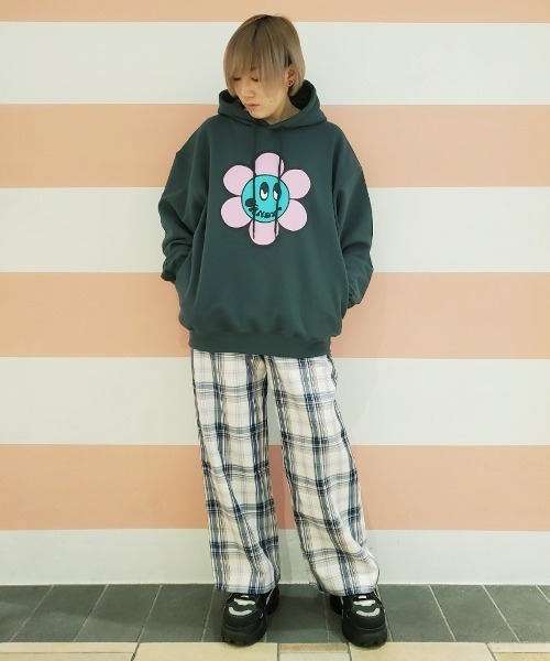 Candy Stripper(キャンディストリッパー)の「MY SUNNY CANDY SWEAT HOODIE(パーカー・レディース・ブラック/パープル/グリーン/アイボリー・2)」の17枚目の写真