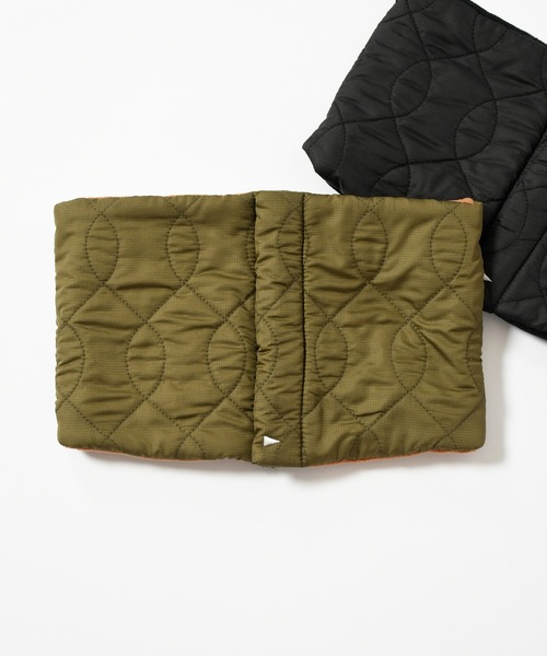 Johnbull Private labo(ジョンブルプライベートラボ)の「【halo.commodity】キルティングネックゲイター / Flutter Neck Gaiter(ネックウォーマー/スヌード・メンズ・ブラック/オリーブ・FREE)」の1枚目の写真