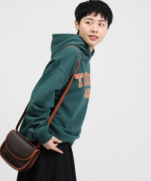 HONEYSUCKLE ROSE（ハニーサックルローズ）の「【HONEYSUCKLE ROSE】カレッジロゴパーカー（パーカー・レディース・イエロー/ネイビー/グリーン・M/L）」の2枚目の写真