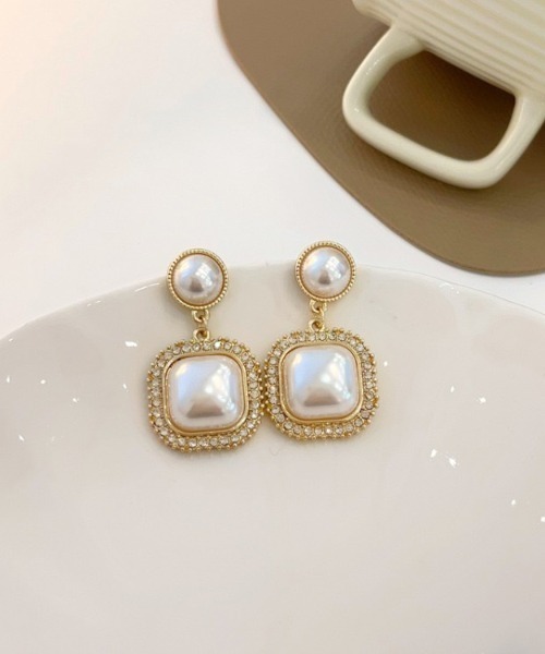 LAC-VERT（ラック・ヴェール）の「レトロスクエアパールイヤリング（イヤリング・レディース・ゴールド・FREE）」の5枚目の写真