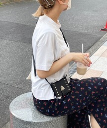 Beau're（ヴュレ）の「BEAURE ヴュレ カウレザー スタッズ ショルダー ウォレット（財布）」