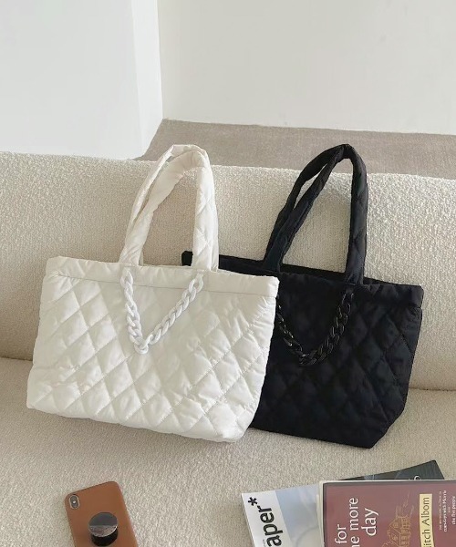 tukn.(トゥクン)の「キルティングショルダーバッグ(ショルダーバッグ・レディース・アイボリー/ブラック・FREE)」の4枚目の写真