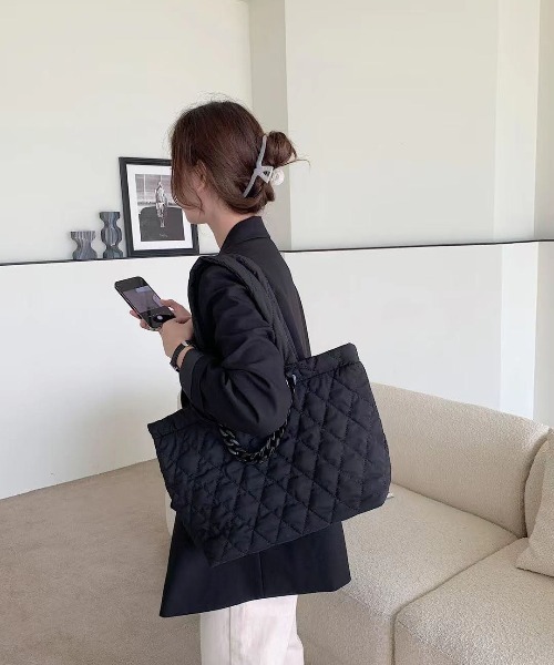 tukn.(トゥクン)の「キルティングショルダーバッグ(ショルダーバッグ・レディース・アイボリー/ブラック・FREE)」の12枚目の写真