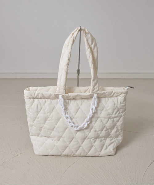 tukn.(トゥクン)の「キルティングショルダーバッグ(ショルダーバッグ・レディース・アイボリー/ブラック・FREE)」の3枚目の写真