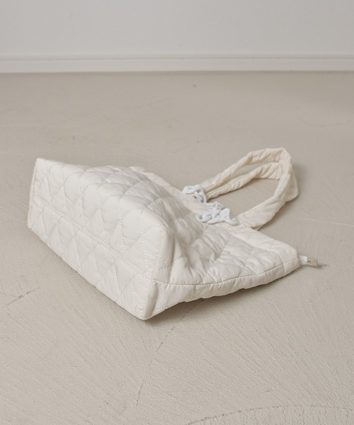 tukn.(トゥクン)の「キルティングショルダーバッグ(ショルダーバッグ・レディース・アイボリー/ブラック・FREE)」の9枚目の写真