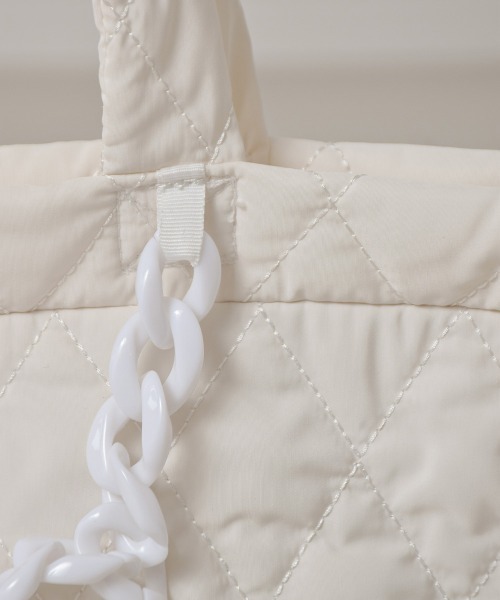 tukn.(トゥクン)の「キルティングショルダーバッグ(ショルダーバッグ・レディース・アイボリー/ブラック・FREE)」の5枚目の写真