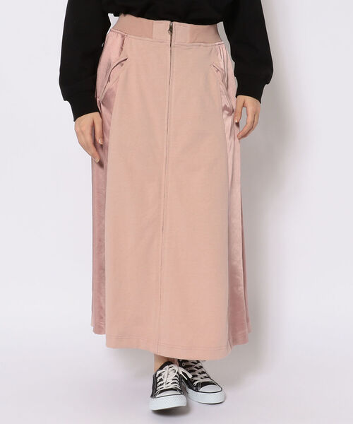 AVIREX（アヴィレックス）の「VINTAGE SATIN LONG SKIRT/ ヴィンテージサテンロングスカート（スカート・レディース・グリーン/ピンク・FREE）」の2枚目の写真