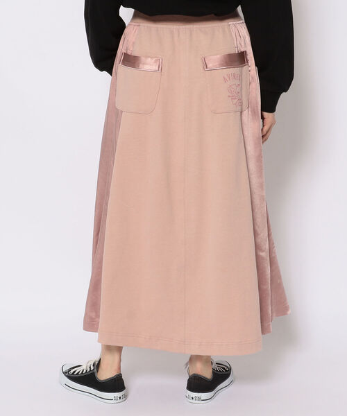 AVIREX（アヴィレックス）の「VINTAGE SATIN LONG SKIRT/ ヴィンテージサテンロングスカート（スカート・レディース・グリーン/ピンク・FREE）」の4枚目の写真