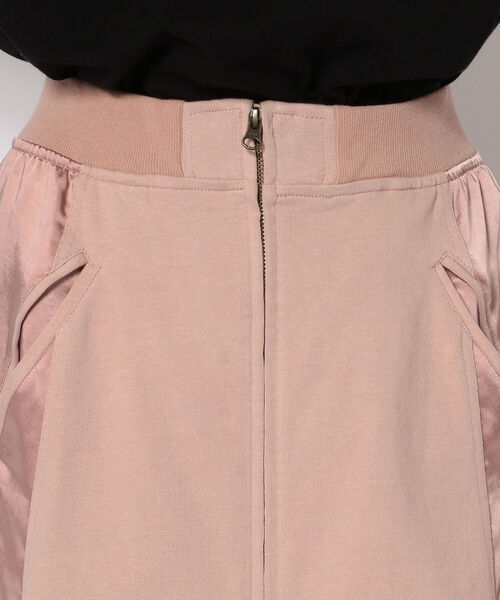 AVIREX（アヴィレックス）の「VINTAGE SATIN LONG SKIRT/ ヴィンテージサテンロングスカート（スカート・レディース・グリーン/ピンク・FREE）」の5枚目の写真