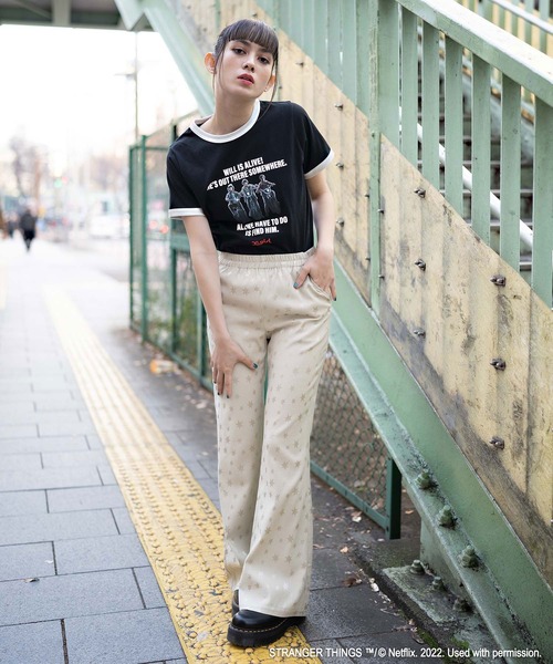 X-girl(エックスガール)の「X-girl × STRANGER THINGS (エックスガール×ストレンジャー・シングス)BOYS リンガーTシャツ(Tシャツ/カットソー・レディース・イエロー/ブラック/ホワイト・S/M)」の4枚目の写真