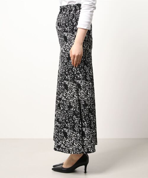 M.deux（エムドゥ）の「デシンプリントスカート（スカート・レディース・オフホワイト/ブラック・MEDIUM）」の15枚目の写真