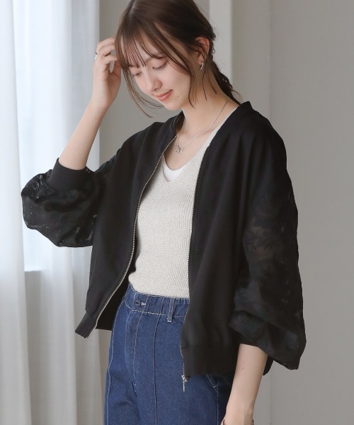 Bou Jeloud(ブージュルード)の「袖刺繍ブルゾン(ブルゾン・レディース・ブラック/グレイッシュベージュ・38)」の4枚目の写真