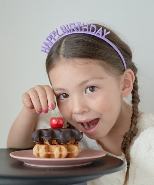 Lycee mine(リセマイン)の「HBDカチューシャ(その他小物・キッズ・パープル/レッド/マジェンタ/ピンク/イエロー/オレンジ/ブルー・フリー)」の3枚目の写真