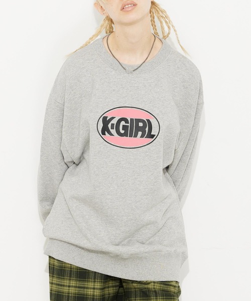 X-girl(エックスガール)の「OVAL LOGO CREW SWEAT TOP(スウェット・レディース・ホワイト/ブラック/アッシュ・S/M/L/XL)」の3枚目の写真