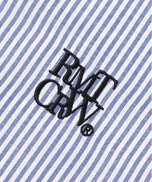 ROMANTIC CROWN(ロマンティッククラウン)の「【ROMANTIC CROWN】RECENT LOGO OXFORD SHIRT / ロマンティッククラウン リセント ロゴ オックスフォード シャツ(シャツ/ブラウス・メンズ・ブルー/スカイブルー/ホワイト・SMALL/LARGE/MEDIUM/X-LARGE)」の6枚目の写真