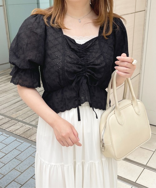 apres jour(アプレジュール)の「チロルブラウス【ZOZOTOWN限定アイテム】(シャツ/ブラウス・レディース・ブラック/オフホワイト/ライトピンク・X-LARGE/フリー)」の2枚目の写真