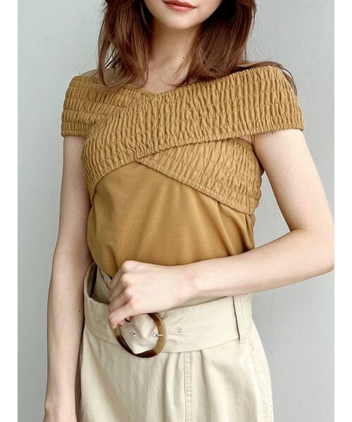 RESEXXY(リゼクシー)の「オフショルデザイントップス(Tシャツ/カットソー・レディース・ブラック/オフホワイト/ピンク/マスタード・FREE)」の3枚目の写真