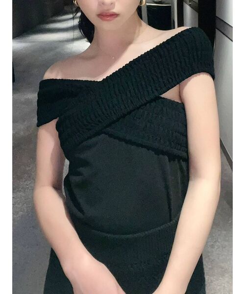 RESEXXY(リゼクシー)の「オフショルデザイントップス(Tシャツ/カットソー・レディース・ブラック/オフホワイト/ピンク/マスタード・FREE)」の2枚目の写真