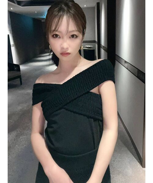 RESEXXY(リゼクシー)の「オフショルデザイントップス(Tシャツ/カットソー・レディース・ブラック/オフホワイト/ピンク/マスタード・FREE)」の13枚目の写真