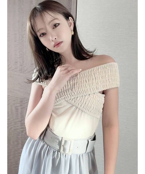 RESEXXY(リゼクシー)の「オフショルデザイントップス(Tシャツ/カットソー・レディース・ブラック/オフホワイト/ピンク/マスタード・FREE)」の16枚目の写真