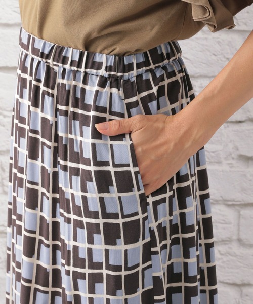 LEPSIM（レプシィム）の「ジオメガラプリントスカート　295643（スカート・レディース・ブラウン/レッド・FREE）」の9枚目の写真