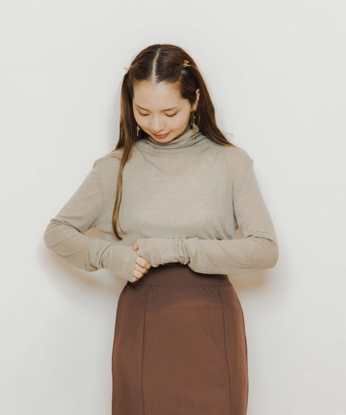 flower（フラワー）の「フェミニンシアータートル2（Tシャツ/カットソー・レディース・ベージュ/アイボリー/ブラック・FREE）」の9枚目の写真