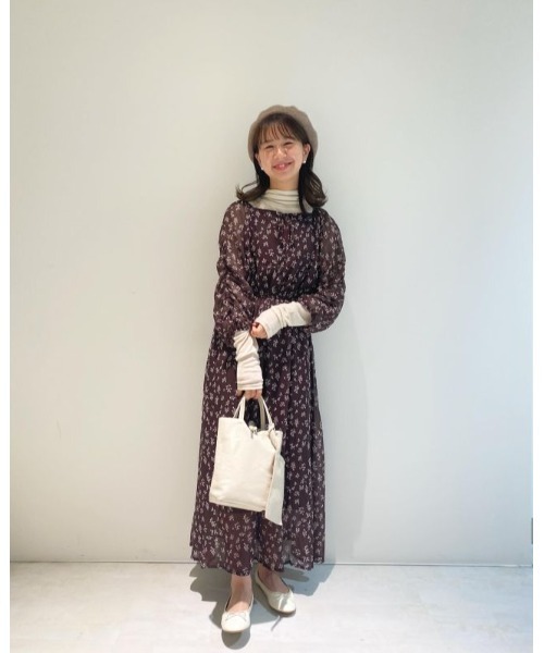 flower（フラワー）の「フェミニンシアータートル2（Tシャツ/カットソー・レディース・ベージュ/アイボリー/ブラック・FREE）」の21枚目の写真