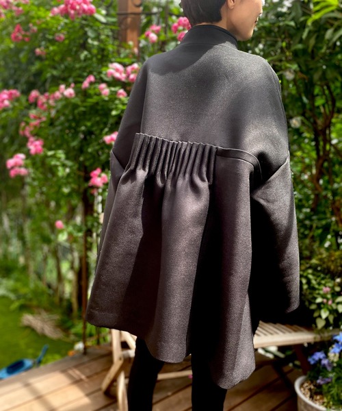 AVIE（アビィ）の「インポートカルゼバックデザインコート（チェスターコート・レディース・ブラック/ベージュ・38）」の3枚目の写真