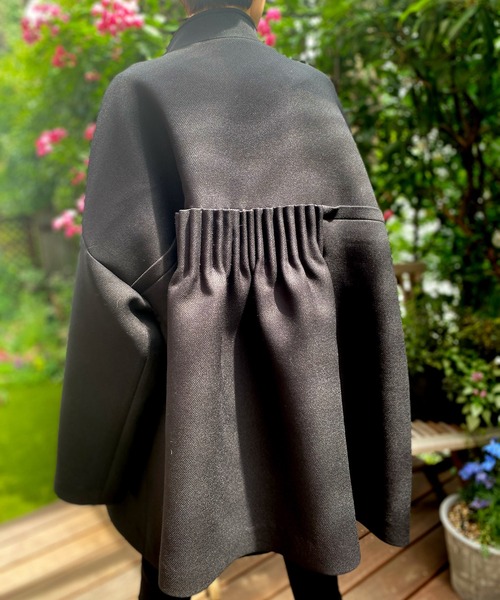 AVIE（アビィ）の「インポートカルゼバックデザインコート（チェスターコート・レディース・ブラック/ベージュ・38）」の9枚目の写真