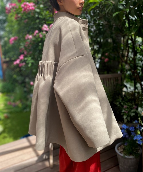 AVIE（アビィ）の「インポートカルゼバックデザインコート（チェスターコート・レディース・ブラック/ベージュ・38）」の4枚目の写真