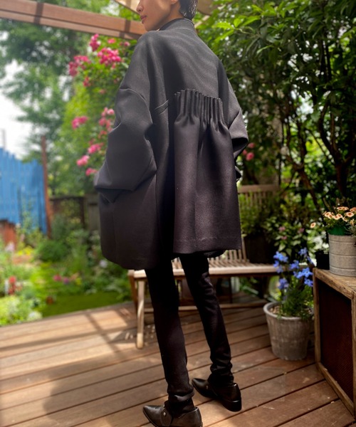 AVIE（アビィ）の「インポートカルゼバックデザインコート（チェスターコート・レディース・ブラック/ベージュ・38）」の5枚目の写真