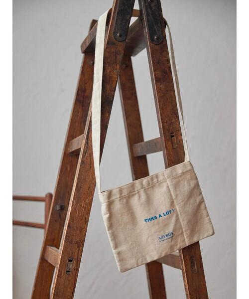 AMERICAN HOLIC（アメリカンホリック）の「メッセージプリントサコッシュ（ショルダーバッグ・レディース・カーキ/ナチュラル/ベージュ・FREE）」の22枚目の写真