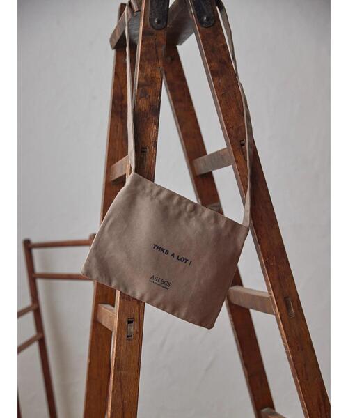 AMERICAN HOLIC（アメリカンホリック）の「メッセージプリントサコッシュ（ショルダーバッグ・レディース・カーキ/ナチュラル/ベージュ・FREE）」の21枚目の写真