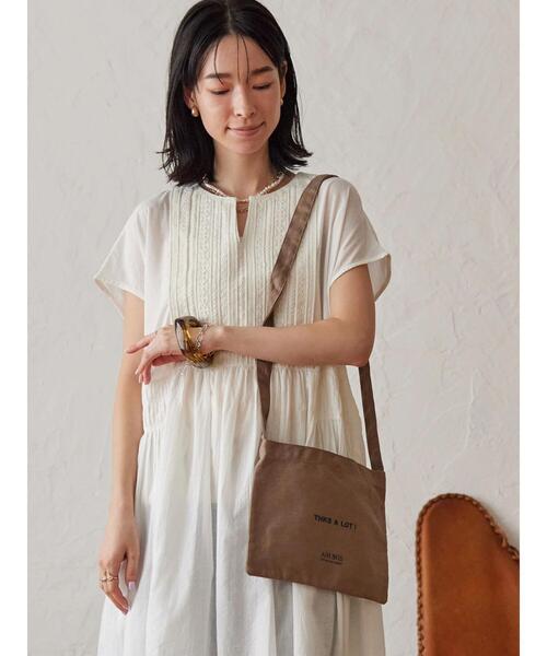 AMERICAN HOLIC（アメリカンホリック）の「メッセージプリントサコッシュ（ショルダーバッグ・レディース・カーキ/ナチュラル/ベージュ・FREE）」の14枚目の写真