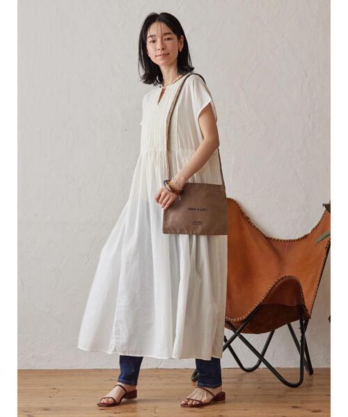 AMERICAN HOLIC（アメリカンホリック）の「メッセージプリントサコッシュ（ショルダーバッグ・レディース・カーキ/ナチュラル/ベージュ・FREE）」の13枚目の写真