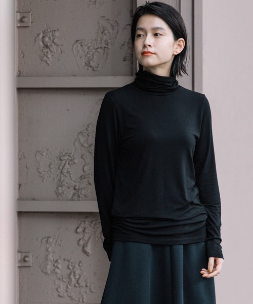 Munich（ミューニック）の「ストレッチレーヨンジャージタートルネックプルオーバー（Tシャツ/カットソー・レディース・ホワイト/ブラック/ベージュ/カーキ・FREE）」の3枚目の写真