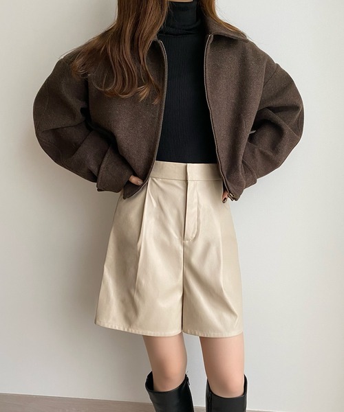 callautia（カラウティア）の「レザーハイウエストショートパンツ（その他パンツ・レディース・ブラック/アイボリー/ライトブラウン/グレイッシュベージュ/チャコール・SMALL/MEDIUM/LARGE）」の9枚目の写真